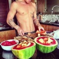 男生做饭时候的头像图片_WWW.WHOISQQ.COM