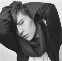qq沉默忧伤头像图片男生_WWW.WHOISQQ.COM