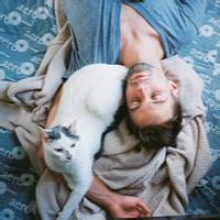 qq男生与猫的头像图片_WWW.WHOISQQ.COM