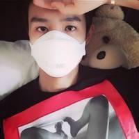 qq头像图片男生戴口罩头像图片_WWW.WHOISQQ.COM