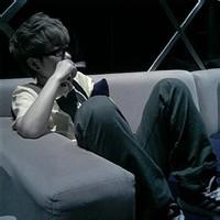 黑夜里男生头像图片_WWW.WHOISQQ.COM