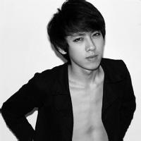 黑夜里男生头像图片_WWW.WHOISQQ.COM