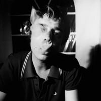 黑夜里男生头像图片_WWW.WHOISQQ.COM