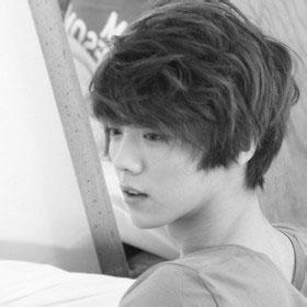 潮流时尚男生头像图片_WWW.WHOISQQ.COM