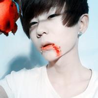 嘴叼玫瑰花的男生头像图片_WWW.WHOISQQ.COM