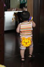 背心的背影男生头像图片_WWW.WHOISQQ.COM