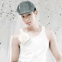 背心的背影男生头像图片_WWW.WHOISQQ.COM