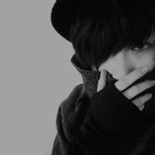 qq头像图片男生带黑色帽子_WWW.WHOISQQ.COM