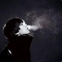 qq头像图片男生带黑色帽子_WWW.WHOISQQ.COM