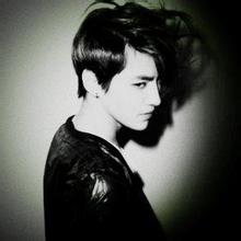 qq头像图片男生带黑色帽子_WWW.WHOISQQ.COM