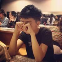 男生抱狗狗睡觉头像图片_WWW.WHOISQQ.COM