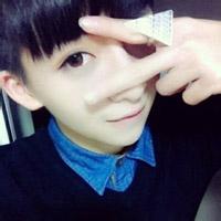 男生仰头看天空的头像图片_WWW.WHOISQQ.COM