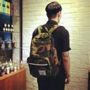 qq头像图片男生挡着脸的_WWW.WHOISQQ.COM
