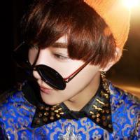 qq头像图片原宿风男生衣领_WWW.WHOISQQ.COM