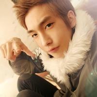 qq男生头像图片在彩虹旁边_WWW.WHOISQQ.COM