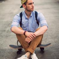 qq头像图片男生小苹果_WWW.WHOISQQ.COM
