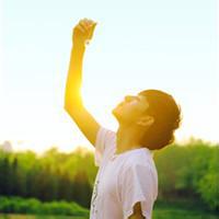仰望天空的qq头像图片男生_WWW.WHOISQQ.COM