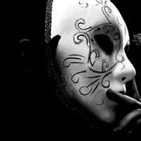 带面罩的男生头像图片_WWW.WHOISQQ.COM