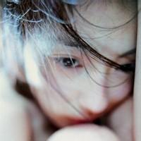 哭的男生头像图片_WWW.WHOISQQ.COM