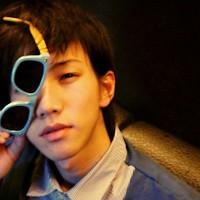 qq头像图片男生悠闲_WWW.WHOISQQ.COM