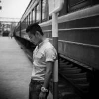 下雨天男生头像图片_WWW.WHOISQQ.COM