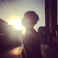 qq头像图片忧郁男生图片_WWW.WHOISQQ.COM