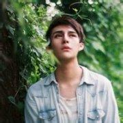 qq头像图片忧郁男生图片_WWW.WHOISQQ.COM