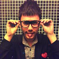 qq头像图片忧郁男生图片_WWW.WHOISQQ.COM