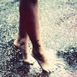男生雨中头像图片_WWW.WHOISQQ.COM