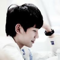 帅气头像图片男生王源_WWW.WHOISQQ.COM