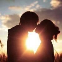 海边夕阳下的男生头像图片_WWW.WHOISQQ.COM