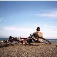 站在大海边的男生头像图片_WWW.WHOISQQ.COM