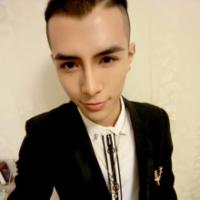 男生龇牙笑脸头像图片_WWW.WHOISQQ.COM