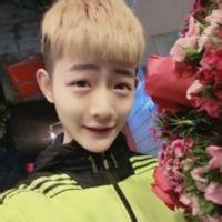 穿超人衣服的头像图片男生_WWW.WHOISQQ.COM