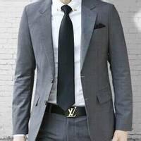 男生抓领带头像图片_WWW.WHOISQQ.COM