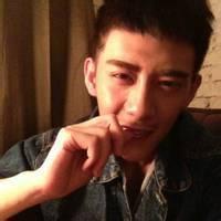 qq头像图片男生小胡子_WWW.WHOISQQ.COM