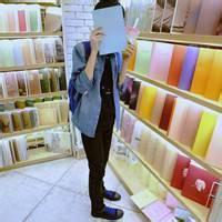 有男生和气球的头像图片_WWW.WHOISQQ.COM