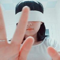 用纱布捂嘴男生头像图片_WWW.WHOISQQ.COM