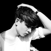灰白头像图片男生生活照_WWW.WHOISQQ.COM