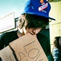 男生带棒球帽头像图片_WWW.WHOISQQ.COM