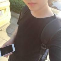 男生不露头半身头像图片照_WWW.WHOISQQ.COM