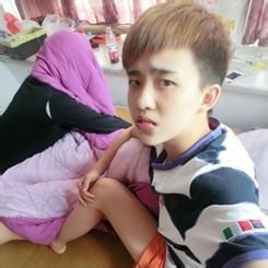 qq头像图片男生成熟带眼镜_WWW.WHOISQQ.COM