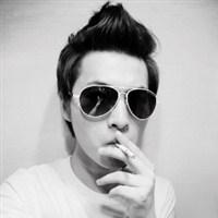 qq头像图片男生成熟带眼镜_WWW.WHOISQQ.COM