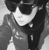 qq头像图片男生成熟带眼镜_WWW.WHOISQQ.COM