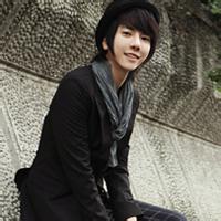 男生头像图片 阳光笑容_WWW.WHOISQQ.COM
