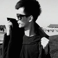 背对低头男生qq头像图片_WWW.WHOISQQ.COM