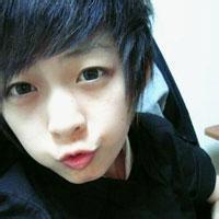 qq头像图片男生卖萌的_WWW.WHOISQQ.COM
