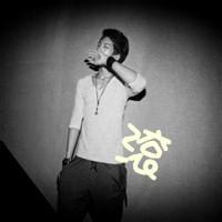 男生只带一个滚字头像图片_WWW.WHOISQQ.COM