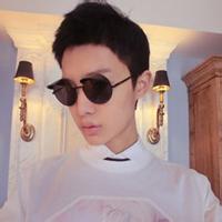 男生只带一个滚字头像图片_WWW.WHOISQQ.COM