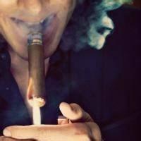 半张脸下巴男生头像图片_WWW.WHOISQQ.COM